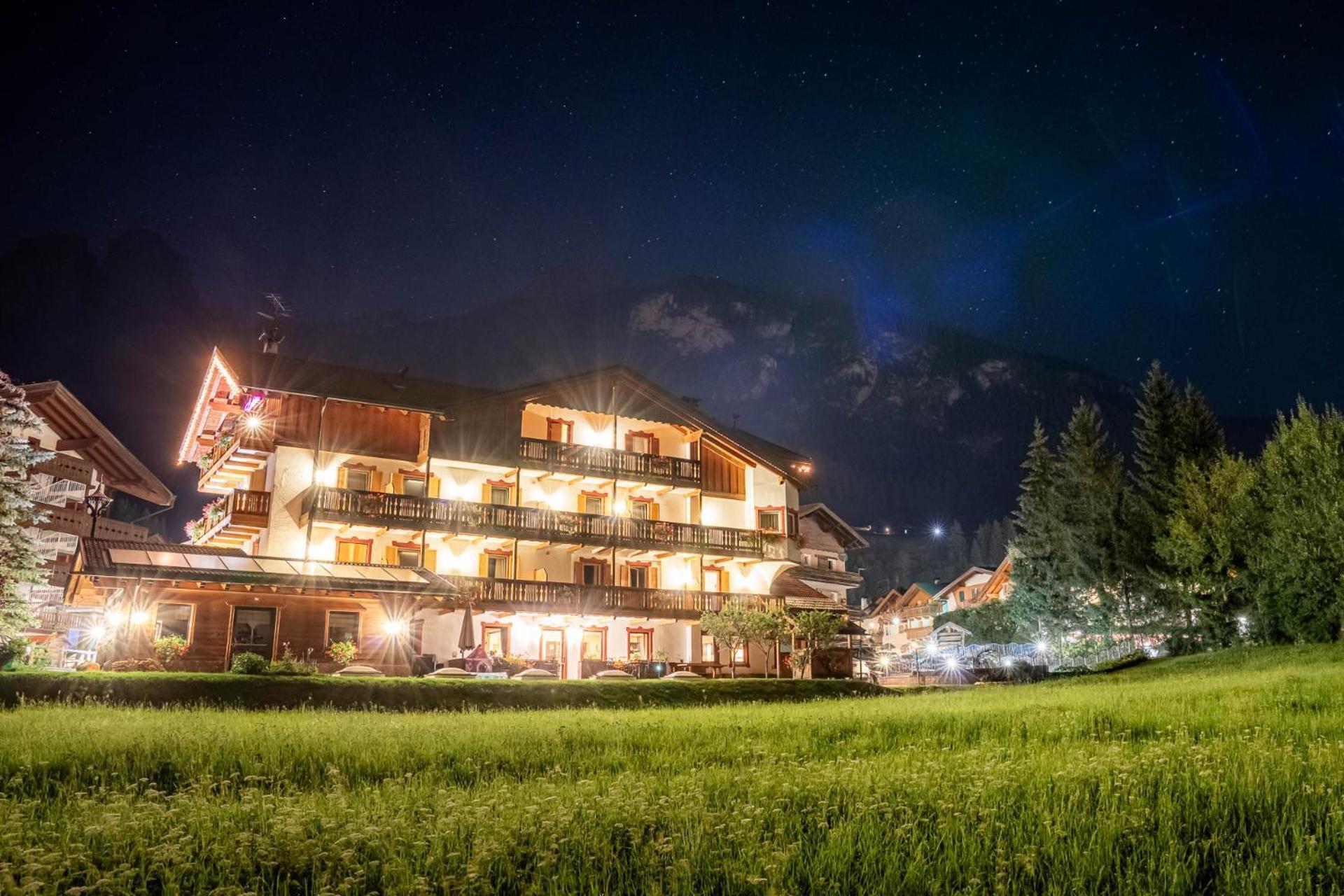 Garni Letizia Bed and Breakfast Campitello di Fassa Εξωτερικό φωτογραφία